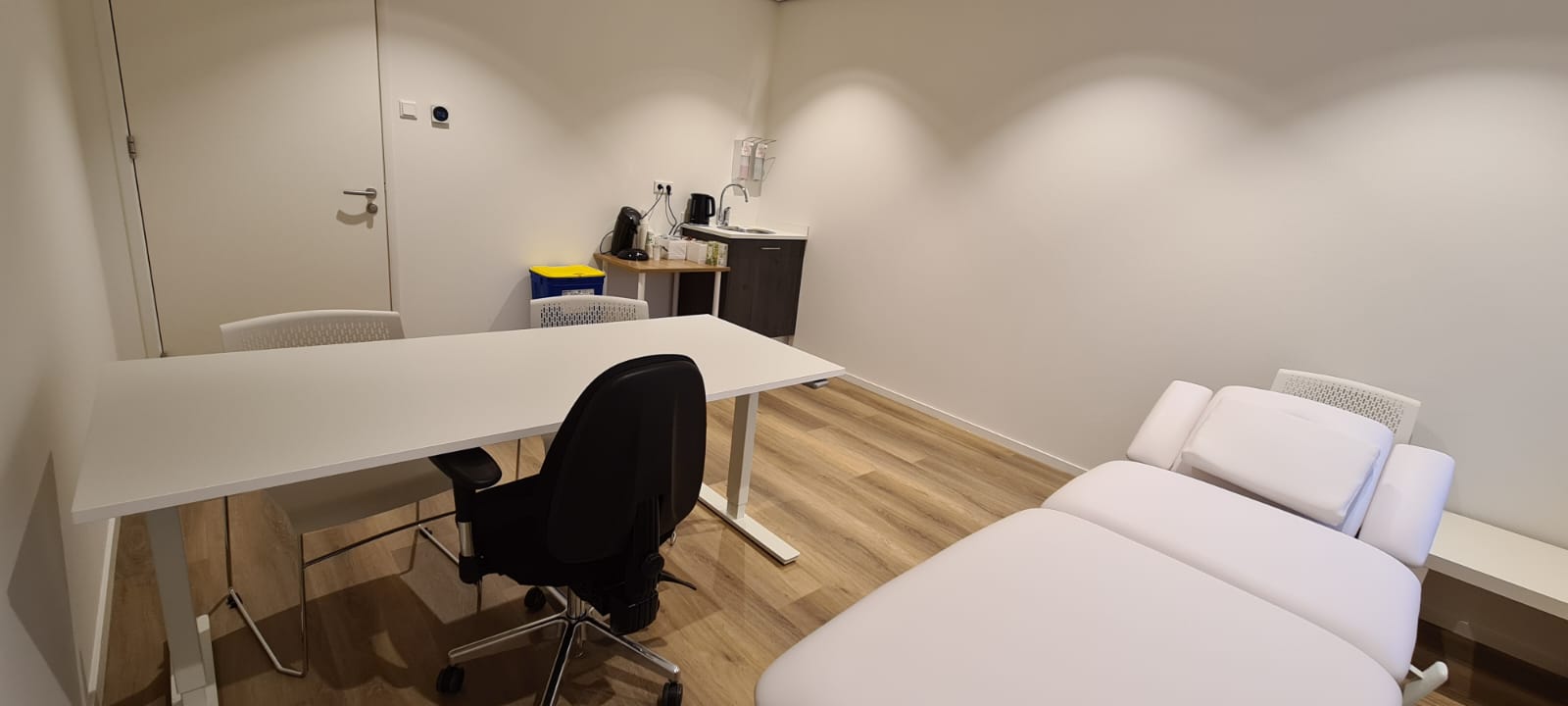 ADD Flex4you Tilburg conservatoriumlaan witte kamer 2 werkplek.jpg